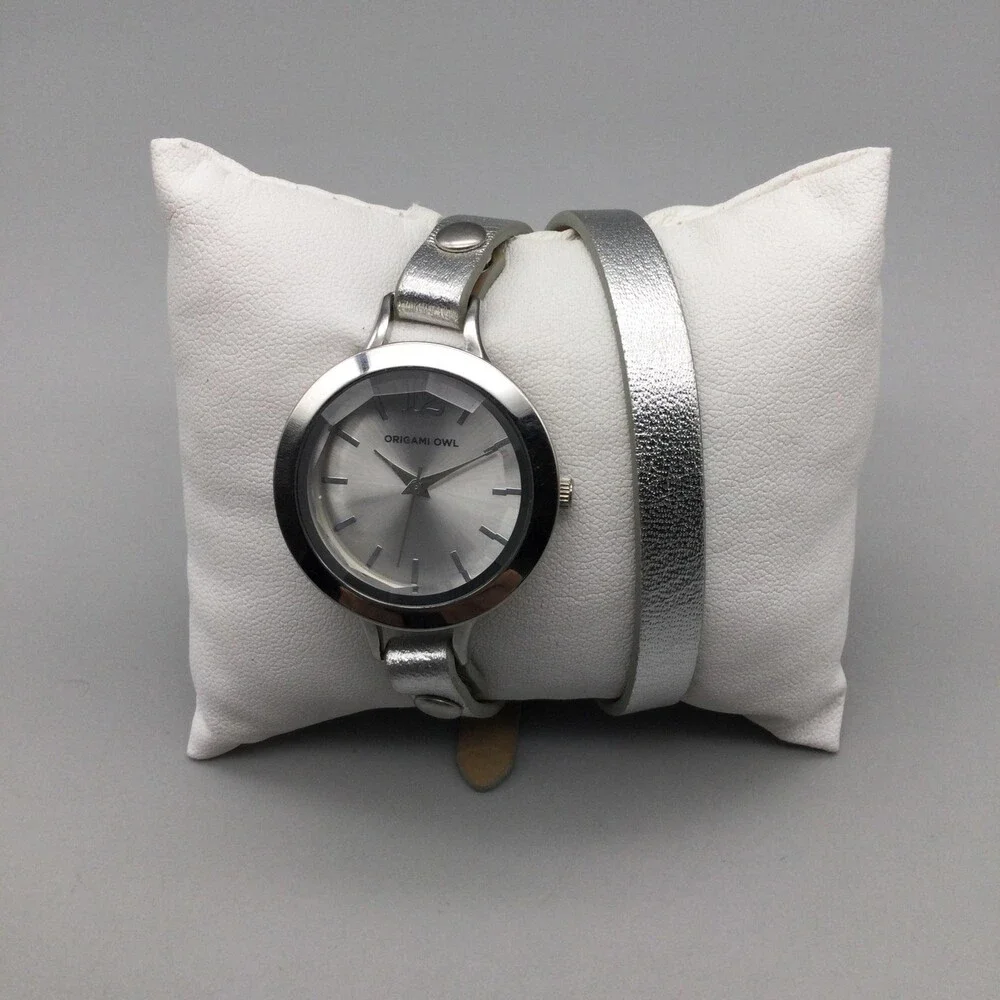 Origami Owl Womens Watch 31mm Silver Dial Wrap Leather Silver Original Battery